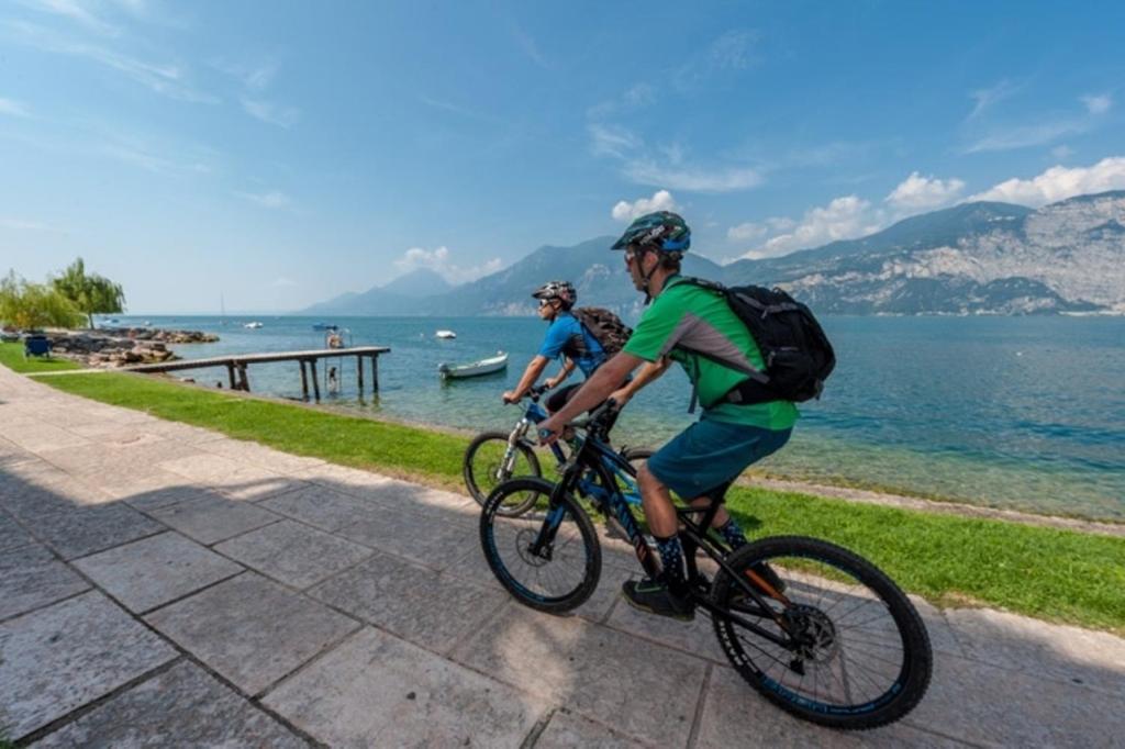 Hotel Eden Brenzone sul Garda Luaran gambar