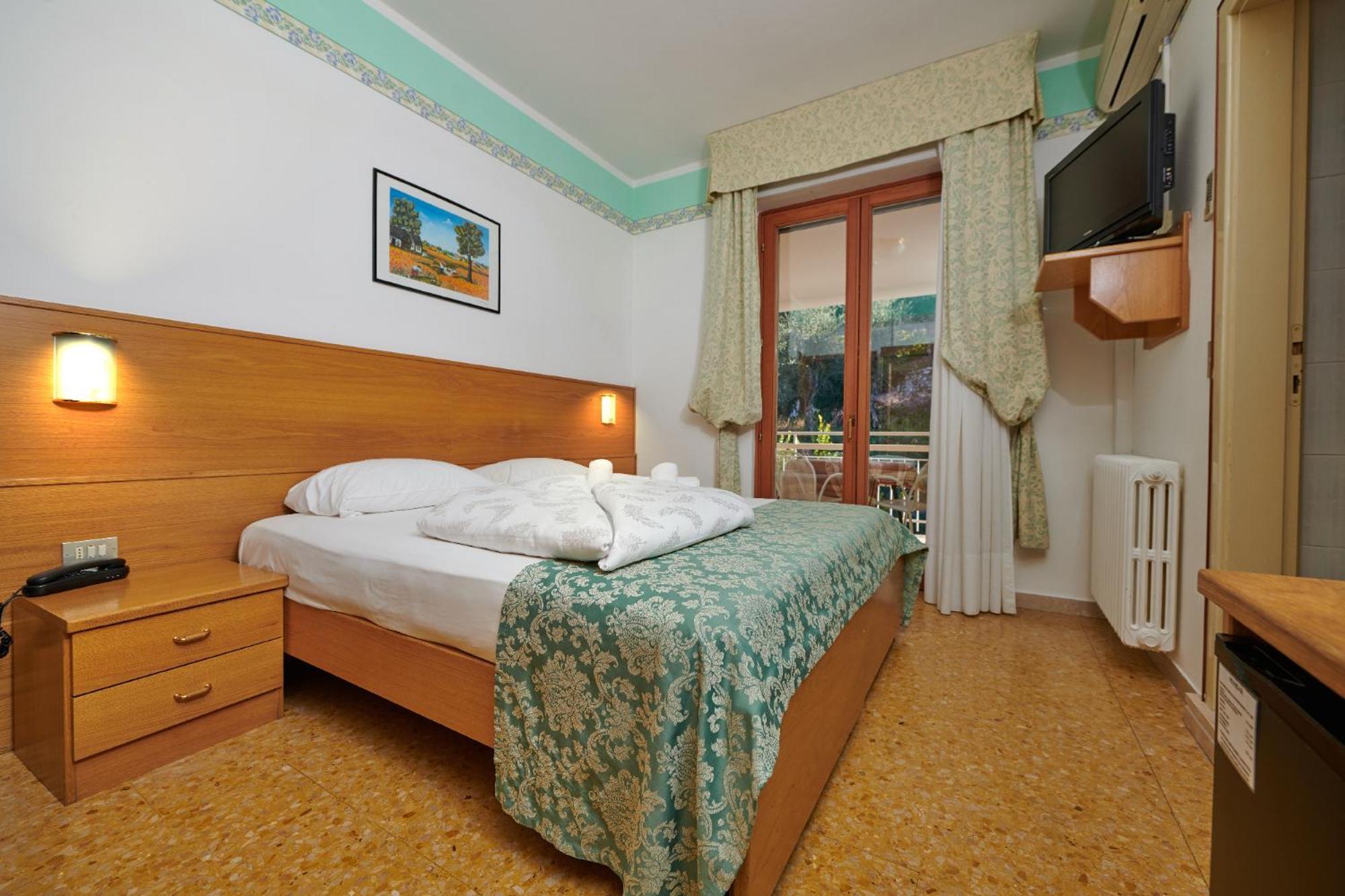 Hotel Eden Brenzone sul Garda Bilik gambar